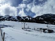 Blick von der Talstation auf das Skigebiet Kicking Horse