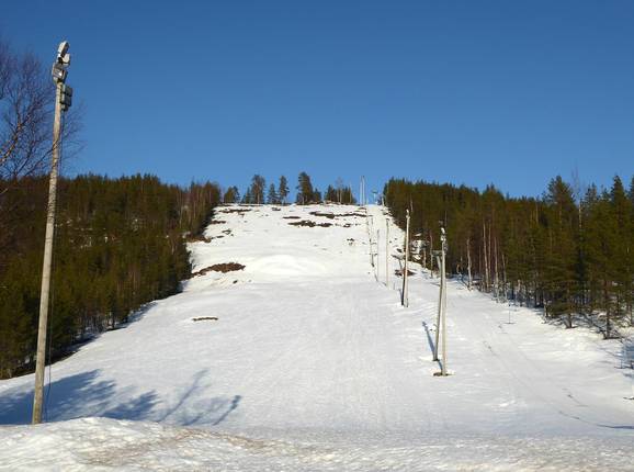 Blick auf den Storlappberget Skihang