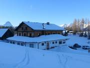 Edtbauernalm mitten im Skigebiet an der Piste