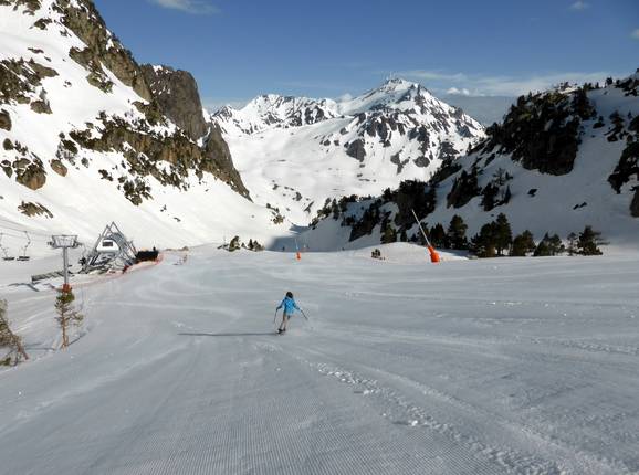 Blick von den Pisten auf den Pic du Midi 2877 m