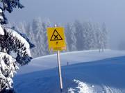 Vor Kreuzungen wird gewarnt