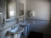 Die Toiletten sind sauber und modern.