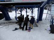 Das freundliche Personal scannt den Skipass