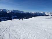 Leichte und breite Piste Sonne