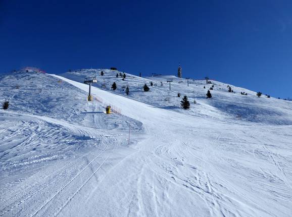 Abfahrt Gran Pista im Skigebiet Monte Bondone
