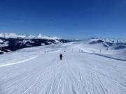 Breit und leicht präsentieren sich die Pisten am Zweitausender