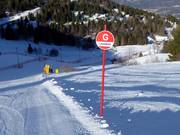 Pistenmarkierung im Skigebiet Monte Bondone