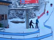 Beim Schlepplift wird der Bügel gereicht