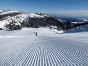 Perfekte Pistenpräparierung im Skigebiet Kopaonik