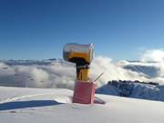 Leistungsfähige Schneekanone im Skigebiet Saint-Lary-Soulan