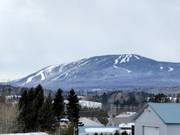 Blick von der Route 138 auf das Skigebiet Mont-Sainte-Anne