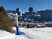 Komplett beschneite Talabfahrt