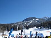 Blick vom Village auf das Skigebiet Panorama