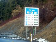 Informationen bei der Anreise zur Parkplatzsituation am Skigebiet