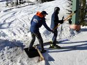 Bügel werden gereicht