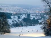 Auch bei Nacht kann man hier noch Skifahren