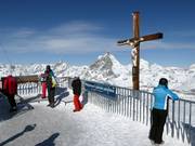 Aussichtsplattform auf 3.883 m mit Sicht auf 38 Viertausender und 14 Gletscher (Blick auf das Matterhorn)