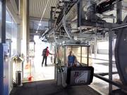 Beim Einsteigen an der Gondelbahn ist das Personal präsent