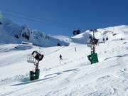 Leistungsfähige Schneekanonen im Skigebiet Whakapapa