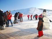 Familien und Kinder an der Talstation