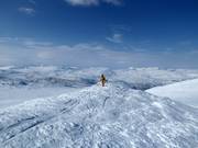 Der Guide beim Heliskiing in Riksgränsen