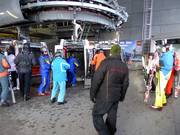 Das Personal ist am Einstieg der Gondelbahnen präsent