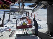Bei den Sesselbahnen ist das Personal präsent und hilft beim Einstieg