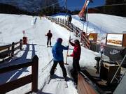 Am Tellerlift wird der Bügel gereicht