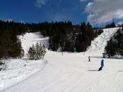 Abfahrt Hyttlibakken mit Buckelpiste