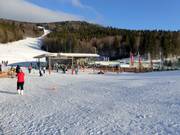 Leichte Piste mit Förderband im Fichtl Kids Park
