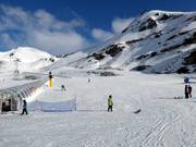 Leichte Übungshänge mit Förderbändern