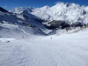 Die breite Weissmiespiste im Skigebiet Hohsaas