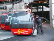 Die Gondeln werden täglich ausgefegt