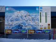 Moderne Anzeigentafel an der Talstation Kals