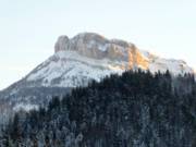 Blick auf den mächtigen Loser beim Sonnenaufgang